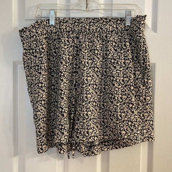 Never Worn NWT Banana Republic Shorts - Picture 1 of 2